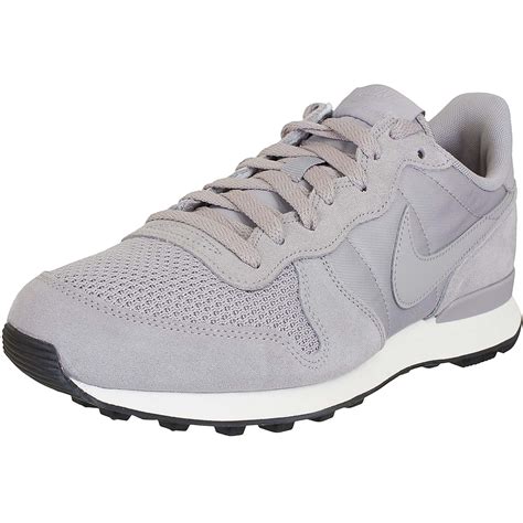 Nike Internationalist SE / Grau / AJ2024